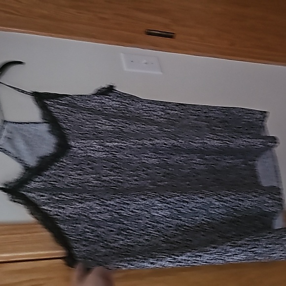 Eden Ruth Tank (L) - Picture 4 of 7